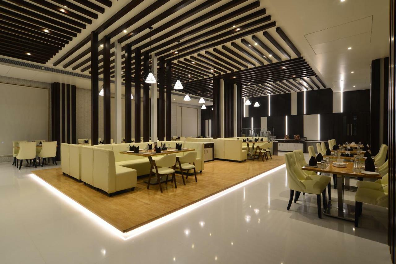 Hotel Jhankar Palace Dhule Eksteriør billede