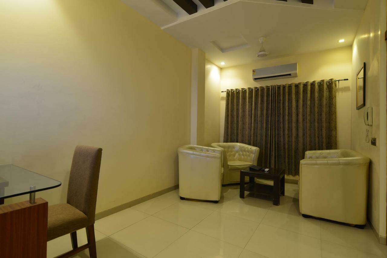 Hotel Jhankar Palace Dhule Eksteriør billede