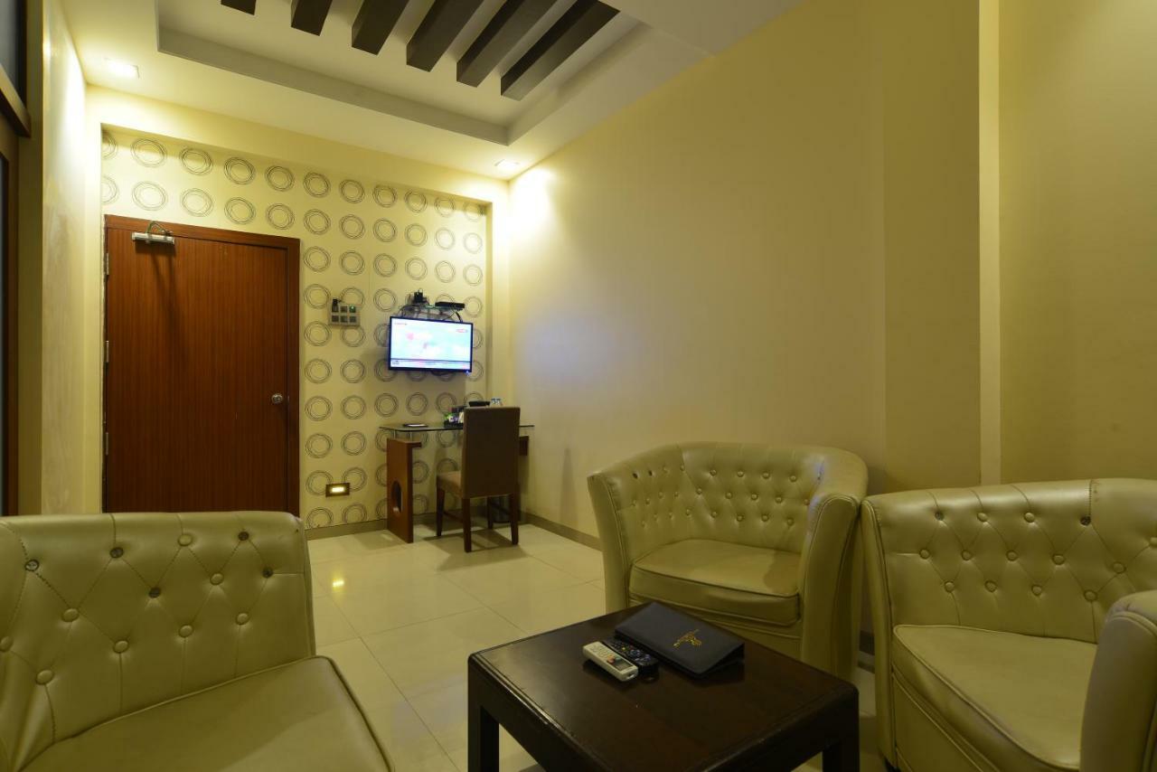 Hotel Jhankar Palace Dhule Eksteriør billede