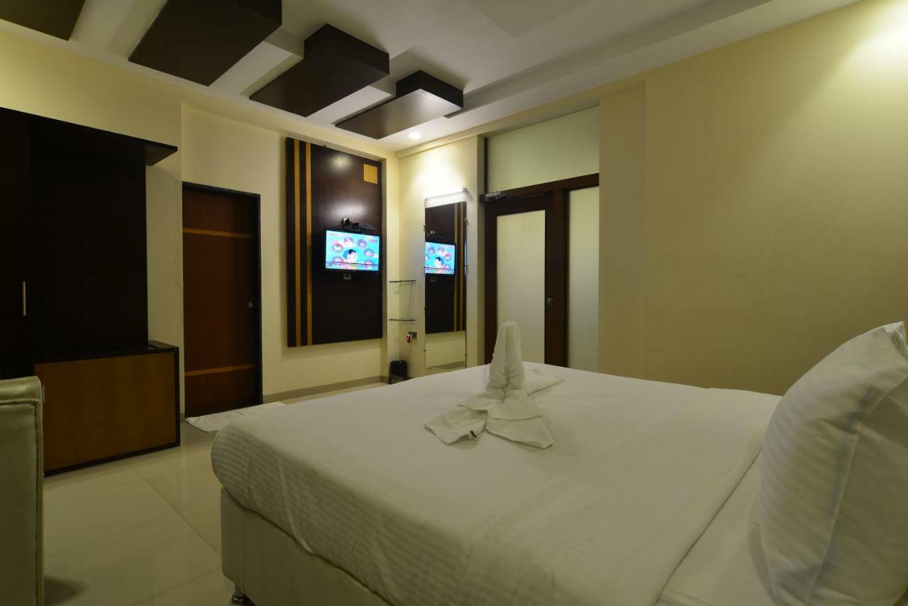 Hotel Jhankar Palace Dhule Eksteriør billede