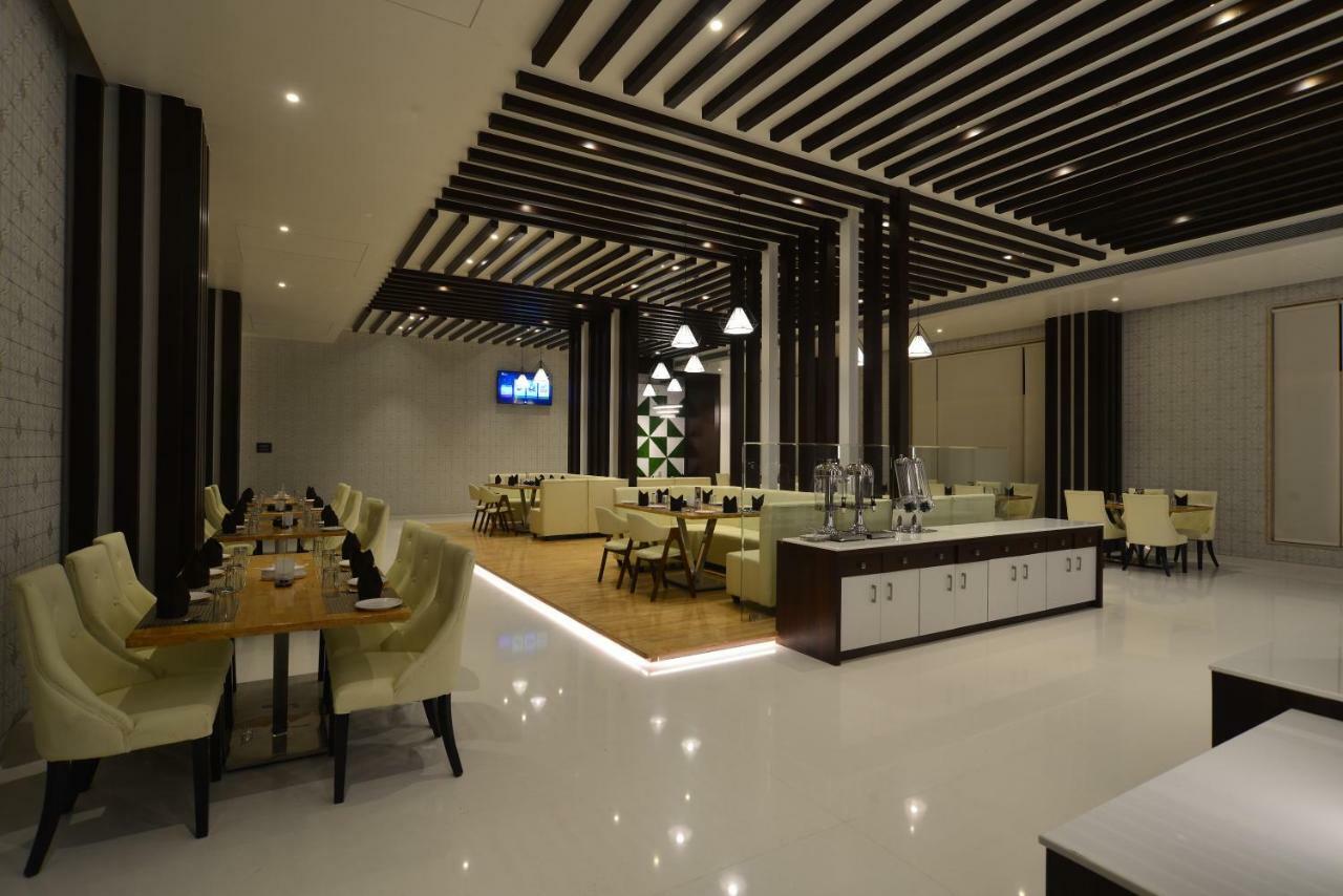 Hotel Jhankar Palace Dhule Eksteriør billede