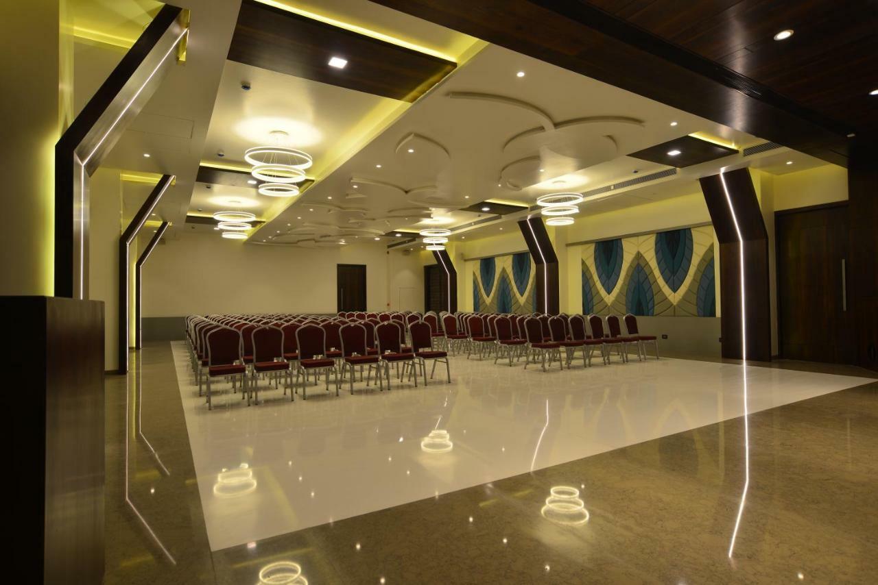 Hotel Jhankar Palace Dhule Eksteriør billede