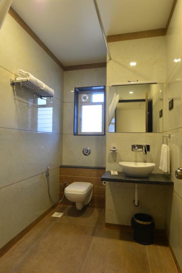 Hotel Jhankar Palace Dhule Eksteriør billede