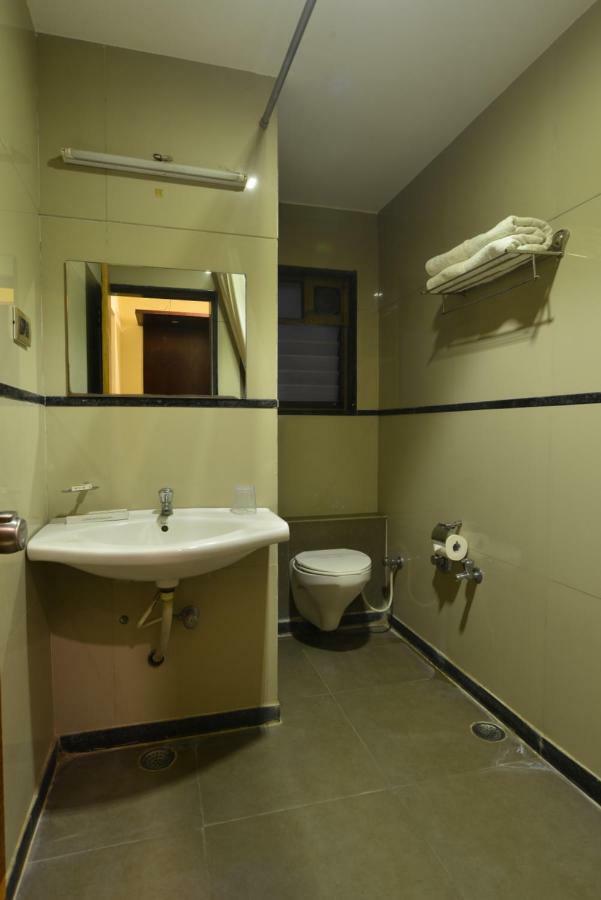 Hotel Jhankar Palace Dhule Eksteriør billede