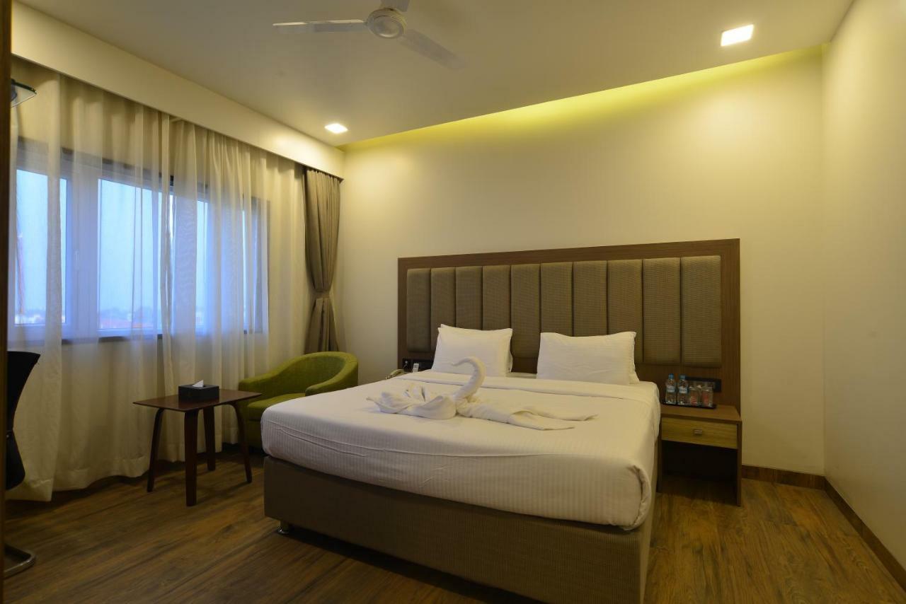 Hotel Jhankar Palace Dhule Eksteriør billede