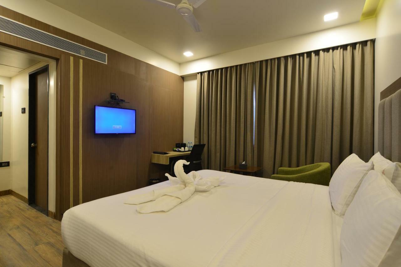 Hotel Jhankar Palace Dhule Eksteriør billede