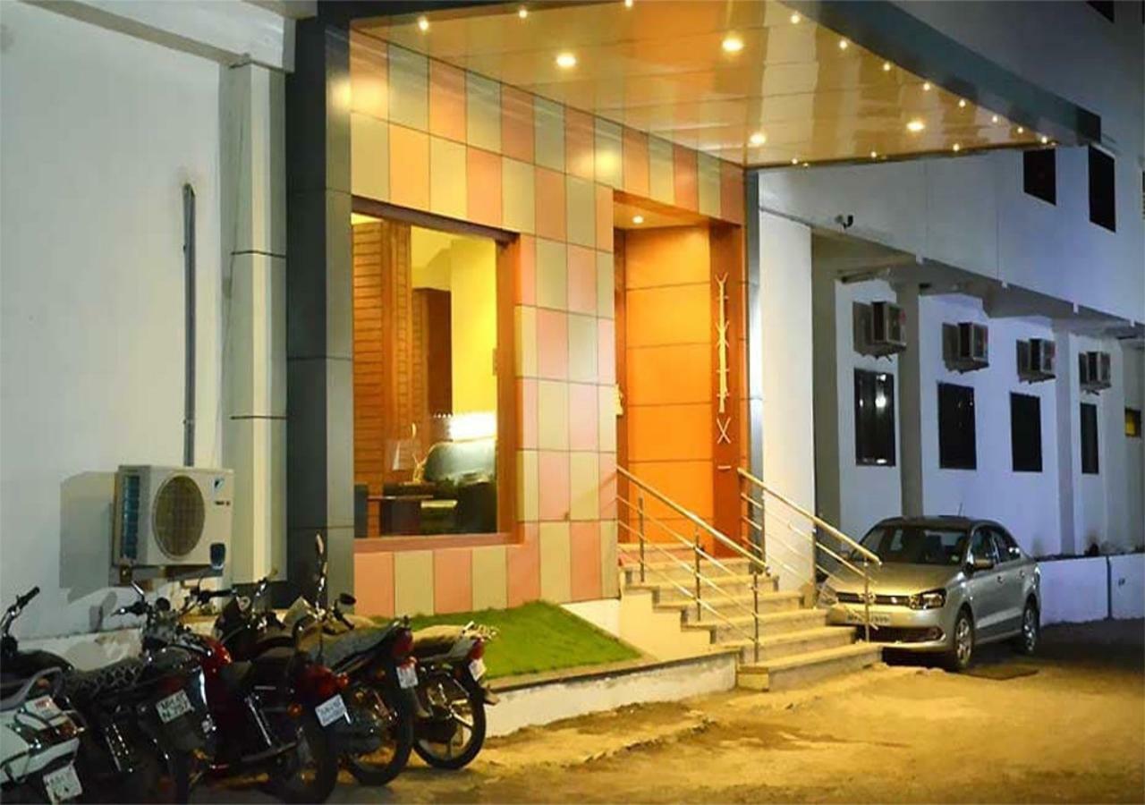 Hotel Jhankar Palace Dhule Eksteriør billede