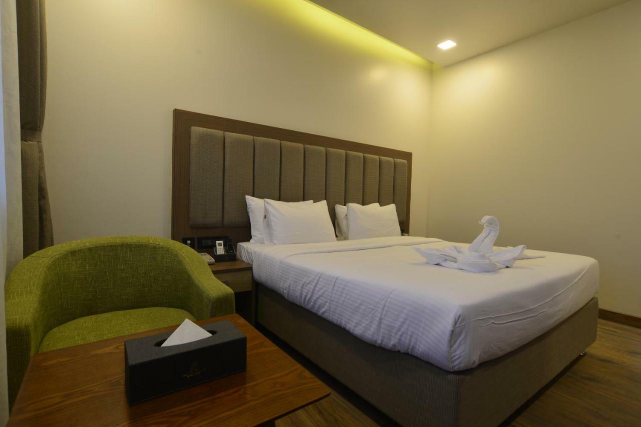 Hotel Jhankar Palace Dhule Eksteriør billede
